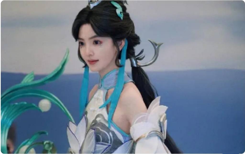 王者荣耀明星cos引发争议:章若楠还原大乔遭批评_活动_角色_形象