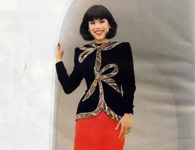 混血的百灵公主长相绝美,27岁也嫁了美国人_普罗_乌汶叨_女儿