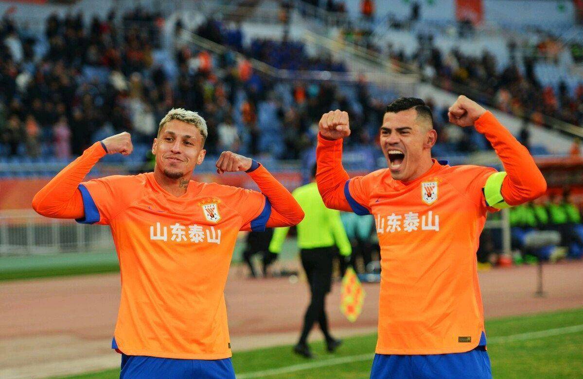 海港为"恐怖"正名,泰山惊喜不断三镇群雄逐鹿_实力_中超_足球