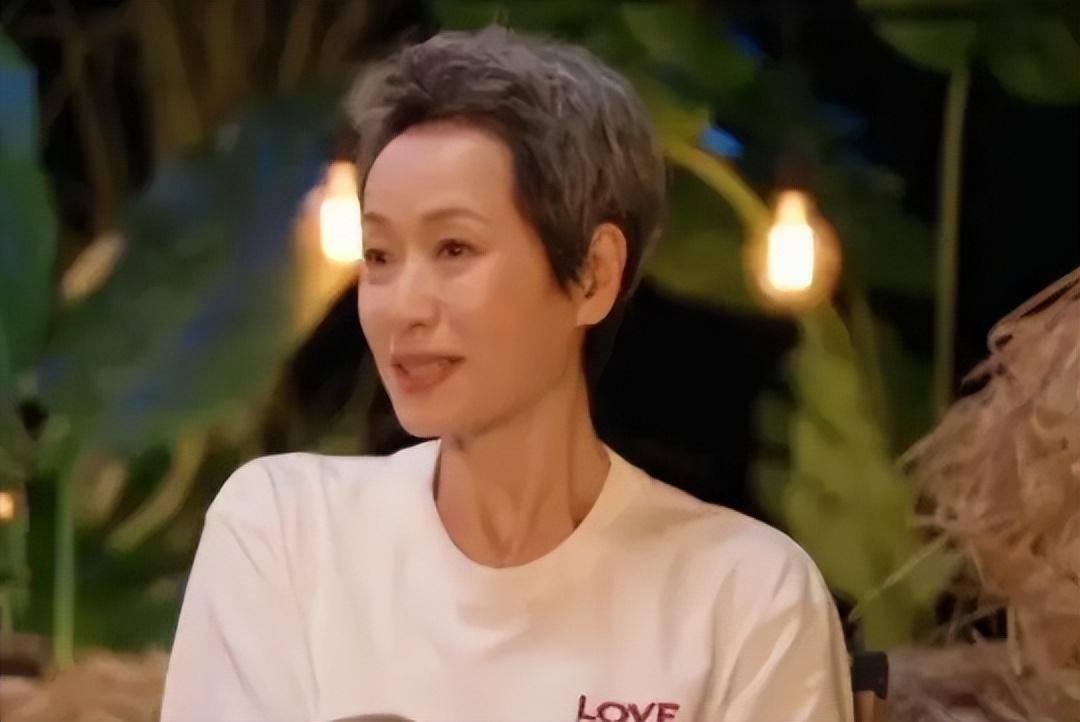 被5位女星惊艳到:白发不染,不整科技脸,用松弛感诠释优雅老去