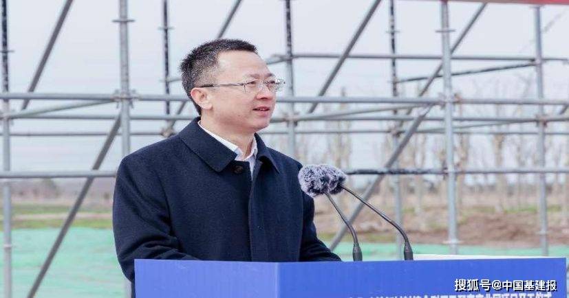 扬州市江都区区委常委,常务副区长,开发区党工委书记杜辉主持并致开场