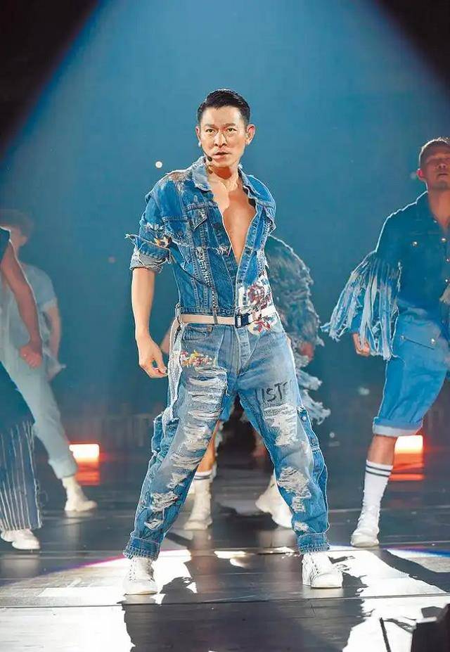 她倾家荡产追刘德华,父亲跳海自尽,15年过去住廉租房无人敢娶_杨丽娟