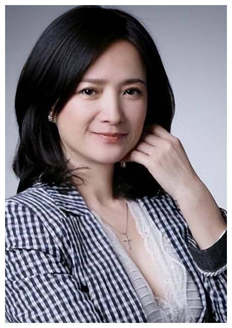 小乔不仅是三国时期著名的美女,而且作为周瑜之妻,她还要展现温柔贤惠