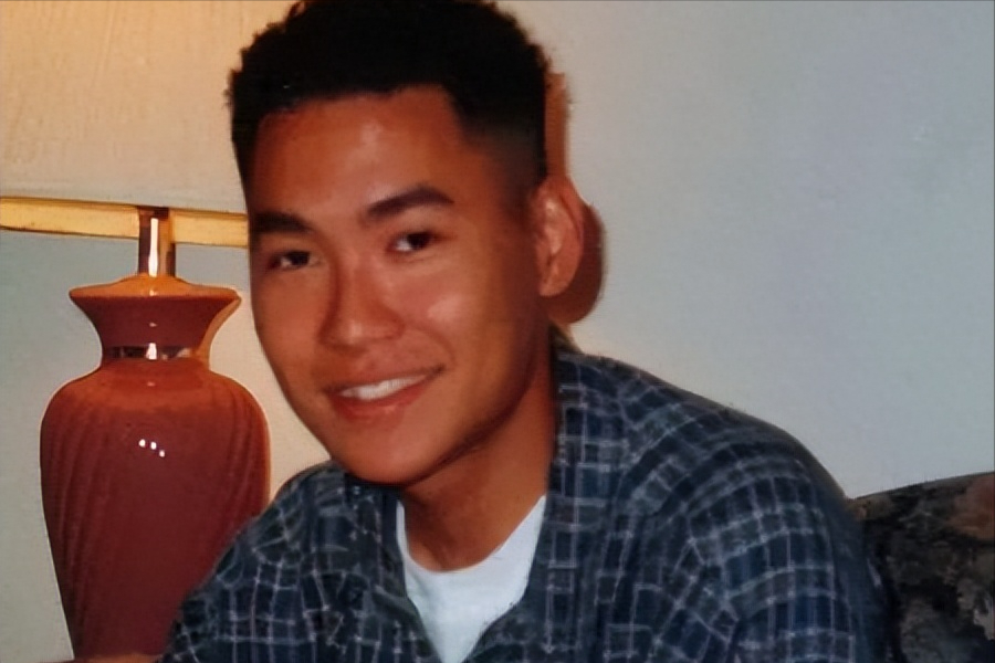 但老天却给他带来了一次考验,在宋岳庭十四岁那年,他不幸得了鼻窦炎.