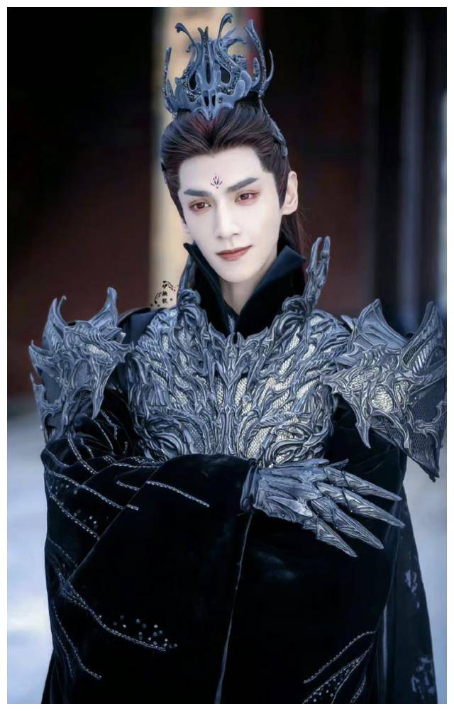 符龙飞曾参演《恶魔少爷别吻我》,与邢菲,李宏毅搭档.