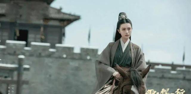 《雪中悍刀行》中,陈芝豹在离开北凉前为何重伤徐渭熊?