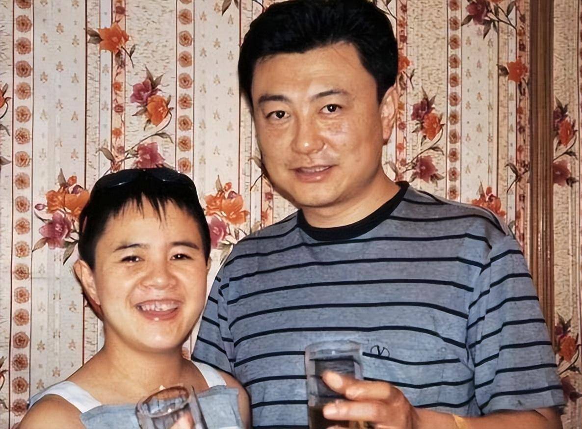 可是在毕业的那一年,王宁必须回到青岛继续工作,为了爱情刘纯燕本想