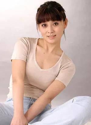 曾被记者扬言封,赶走的女友成了冯小刚老婆,王志文人生很精彩_徐帆