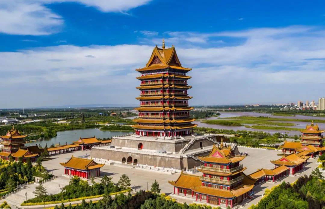 不顾身体疲惫,辛勤耕耘,用近2年时间,从已经发表的300余万字的作品中