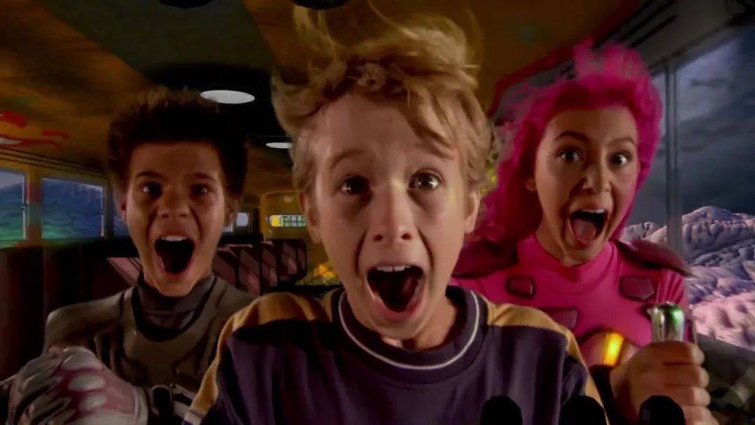 比如在《立体小奇兵:鲨鱼男孩与岩浆女孩》(the adventures of shark