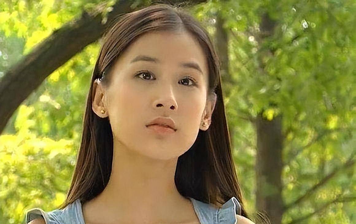 黄圣依的豪门上位史:身份被藏了8年,如今两个儿子一年2亿零花钱_杨子