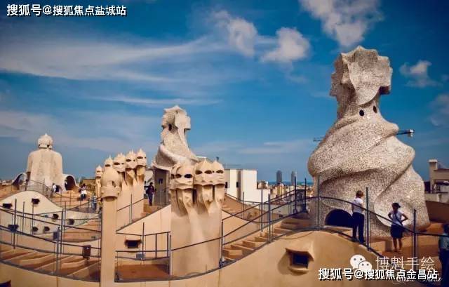 古根汉美术馆,由弗兰克·劳埃德·莱特所设计● 法国廊香地区的廊香