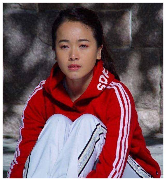 左小青47岁不火,长相引人入胜,身材迷人尤为风韵._作品_事业_大佬