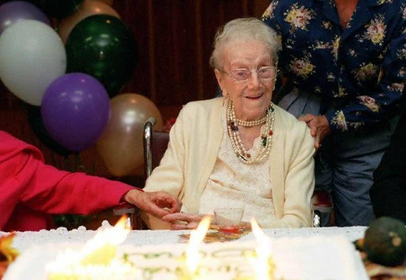 原创最长寿的美国人活了119岁生前六世同堂96岁的女儿为其送终