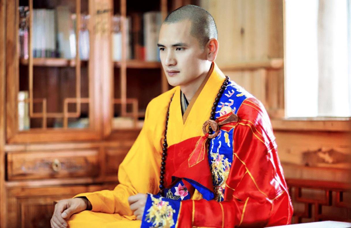 香港女住持释智:僧袍里穿黑丝,两次嫁和尚,开豪车住别墅_生活_佛门