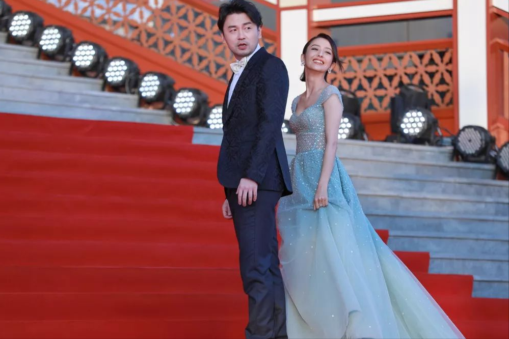 原创妻子霸气回应为雷佳音底气所在和佟丽娅亲密又何妨