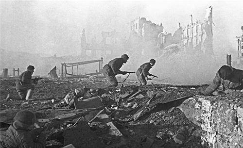 原创团长临阵脱逃他把团长打昏醒来后发火士兵说打你的是司令