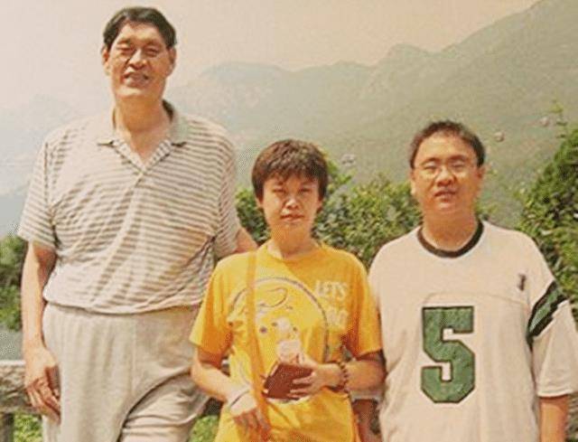 原创穆铁柱退休收入3000元女儿在银行工作儿子18米却不是运动员