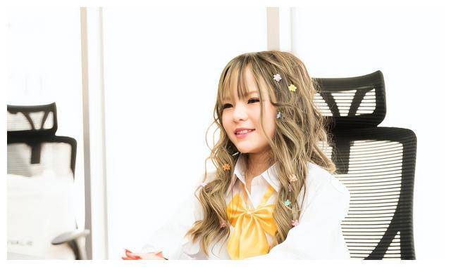 11岁女孩模仿辣妹烫头化妆 家长支持恋爱 快来看看!_ryua_chuke_行为