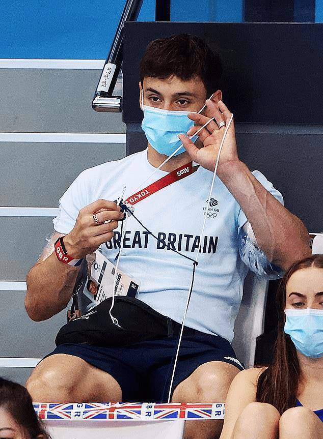 穿高跟鞋太个性,黑皮衣超酷_daly_时尚_奥运会