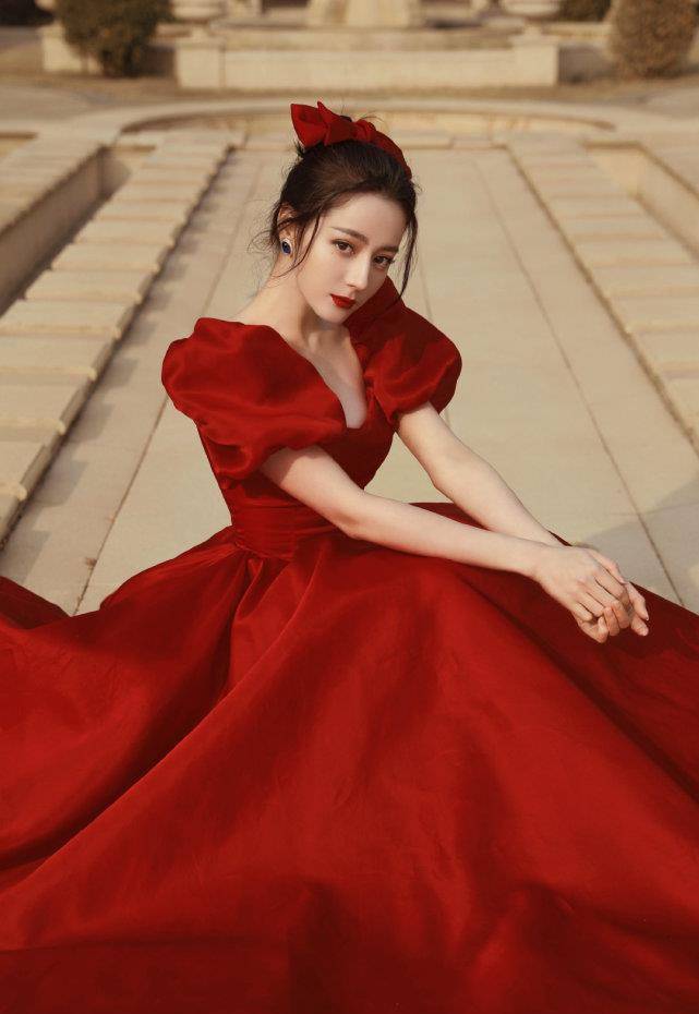 原创北京舞台女艺人同台比美迪丽热巴美若天仙艳压群芳我却被李沁吸引