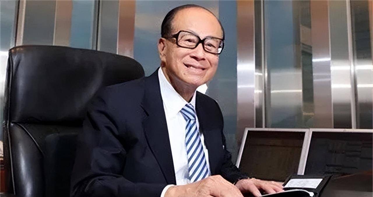 在很多人眼里,李泽楷无论取得了多大的成就,都和李嘉诚的帮助有关.