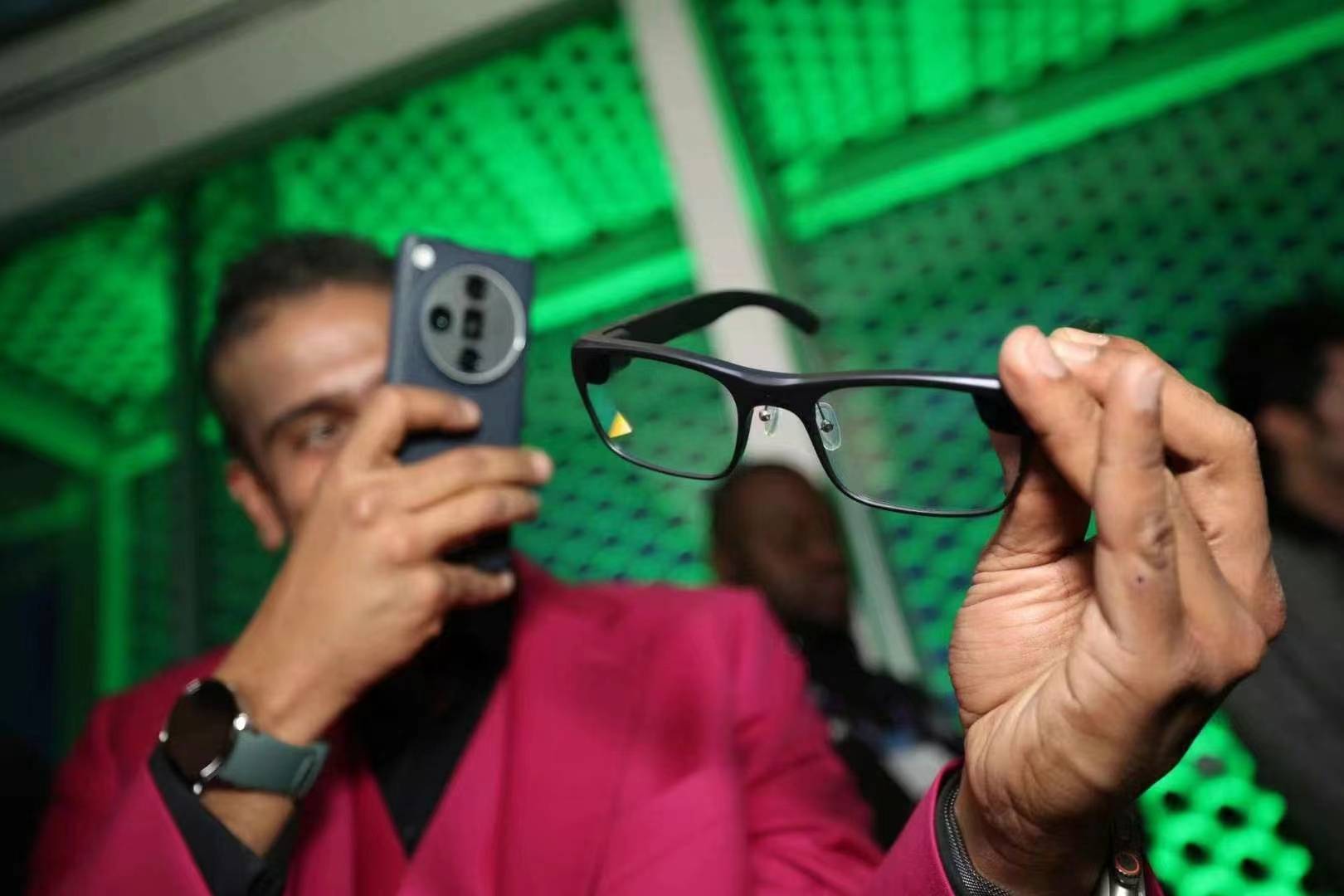 让大模型赋能智能眼镜,oppo air glass 3带来顶级交互体验_进行_用户