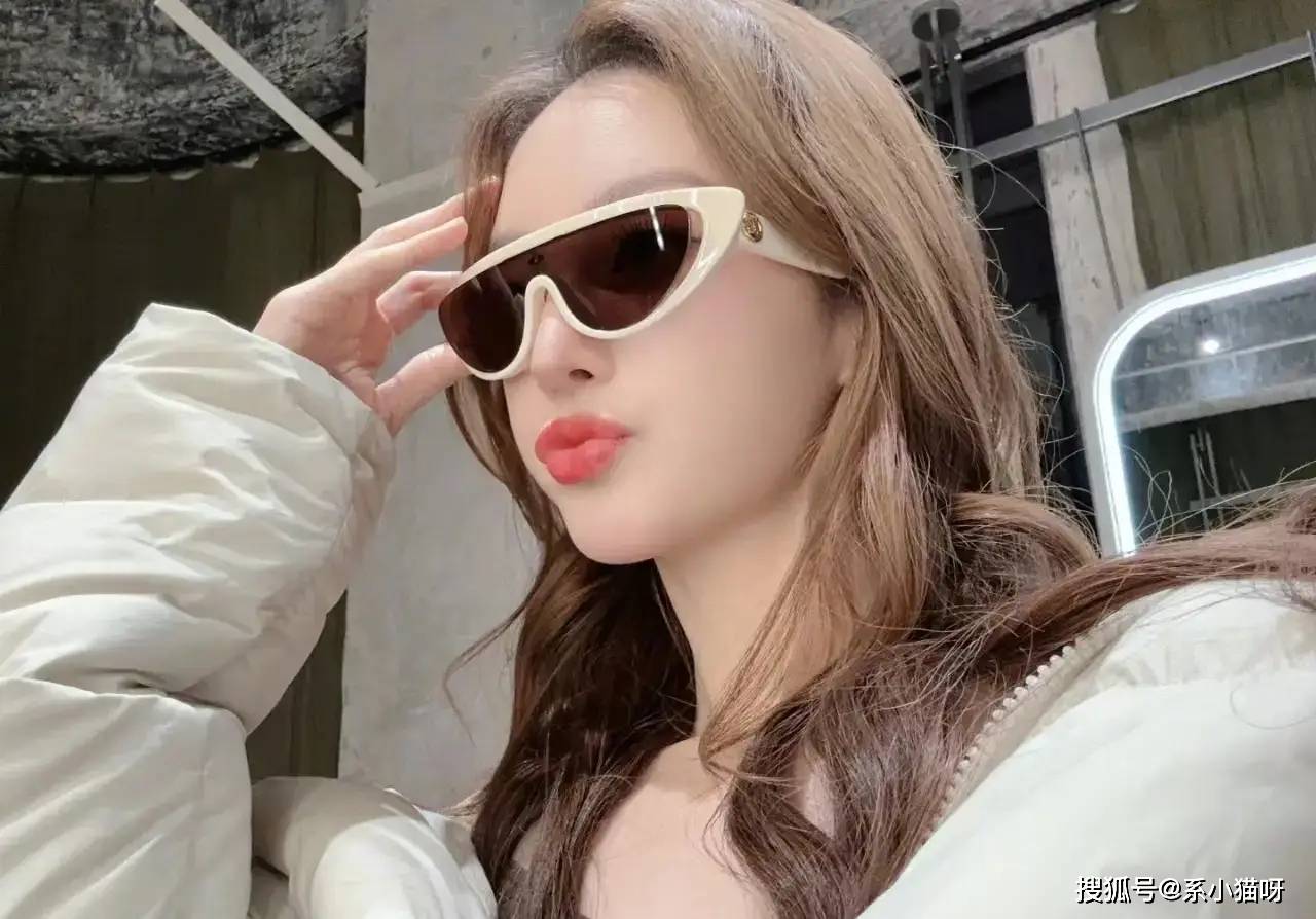 金晨新自拍曝光,网友惊叹:这皮肤细腻得能"滑鸡蛋"!