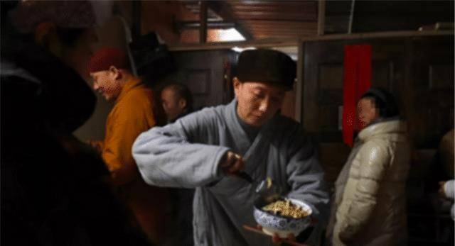 或许真的是心中虔诚感动神佛,不久之后,他的妻子果然怀孕,十月怀胎生