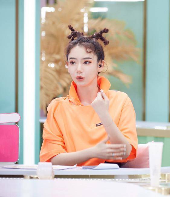 戚薇已经不玩"wife头"了,独创"树杈头""猫女头",俏皮洋气_发型_老婆