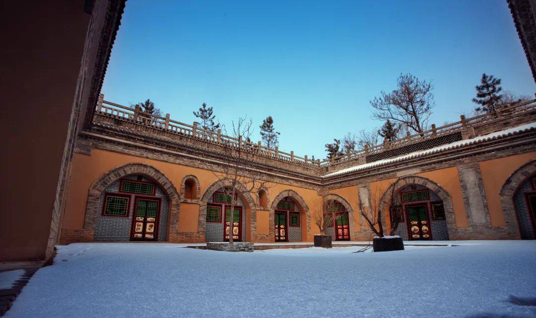 雪中地坑院 小波/摄地坑院源头大约在仰韶文化时期