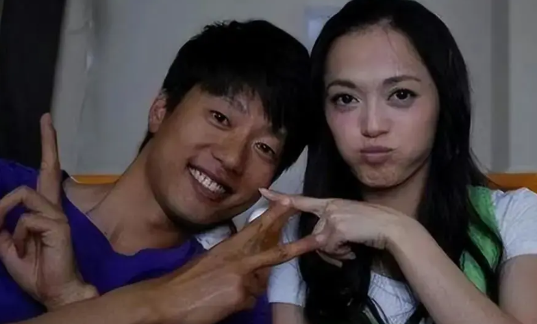 姚晨和凌潇肃离婚12年后,没有一个人是赢家,虽有家庭但并不完美_演艺