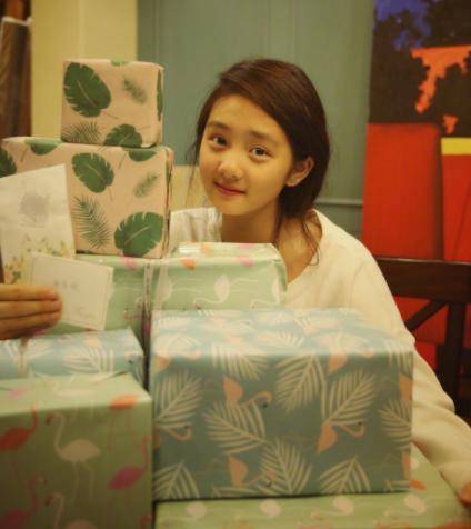 躲过了长大的多多,却躲不过长大的小四月,网友:等你长大_漂亮_时候