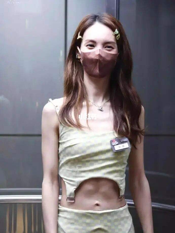 时尚时尚的脸,身材却是干瘪五五分,瞬间拉低了档次_金晨_何晴_鞠婧祎