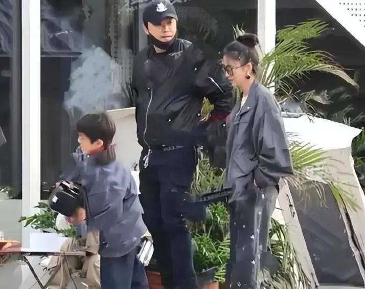 佟丽娅身穿红色连衣裙状态似少女_俩人_刘昊_网友