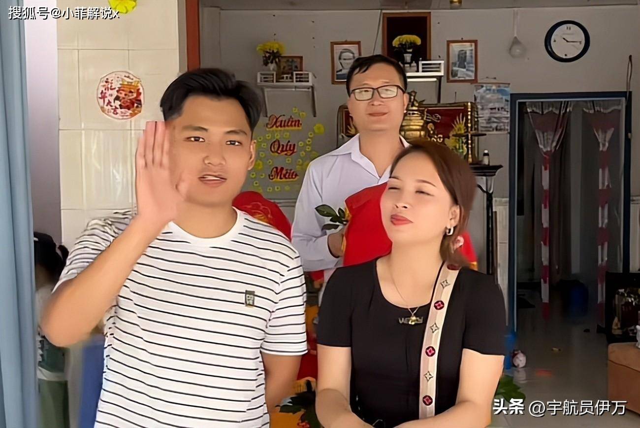 看着怀里的宝宝招人喜欢的样子,林杰自责极了,自己真不是个好爸爸,连