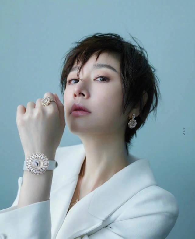 原创林心如久违翻车凹造型拍大片土味十足剪短发换脸颜值惨跌