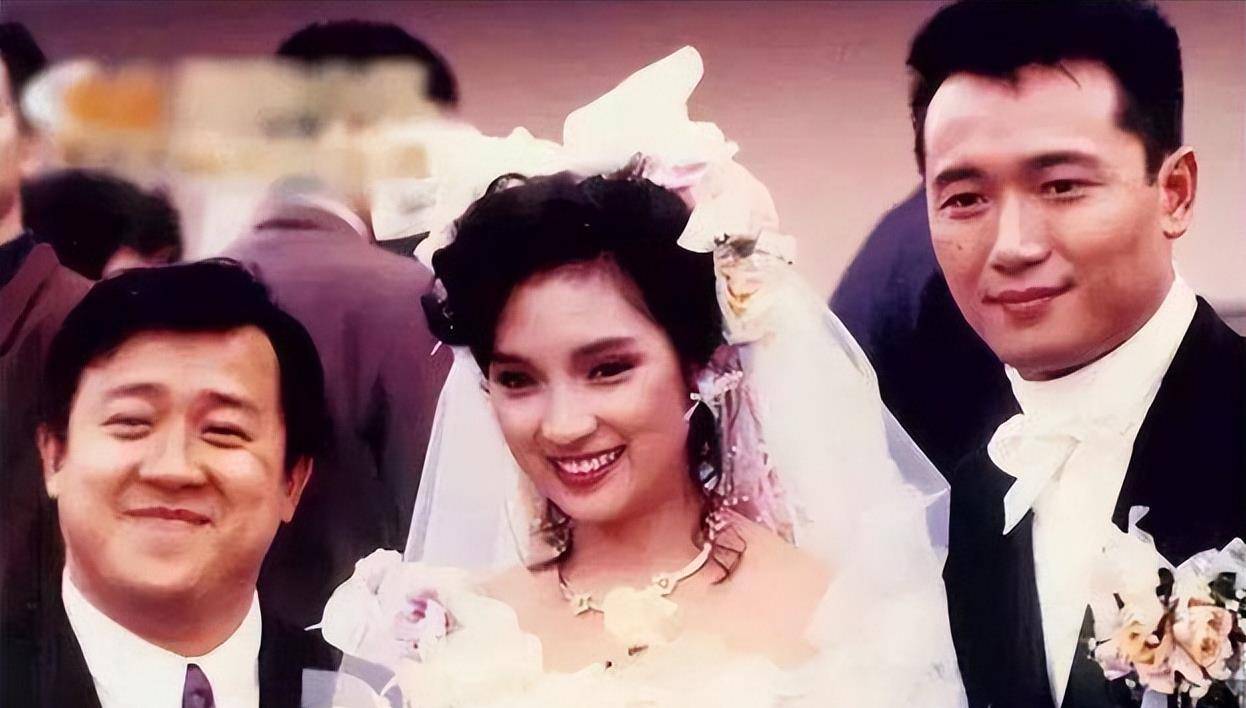 年轻时走红,被大帅哥狂追恩爱32年,今儿女双全_戚美珍_苗侨伟_周星驰