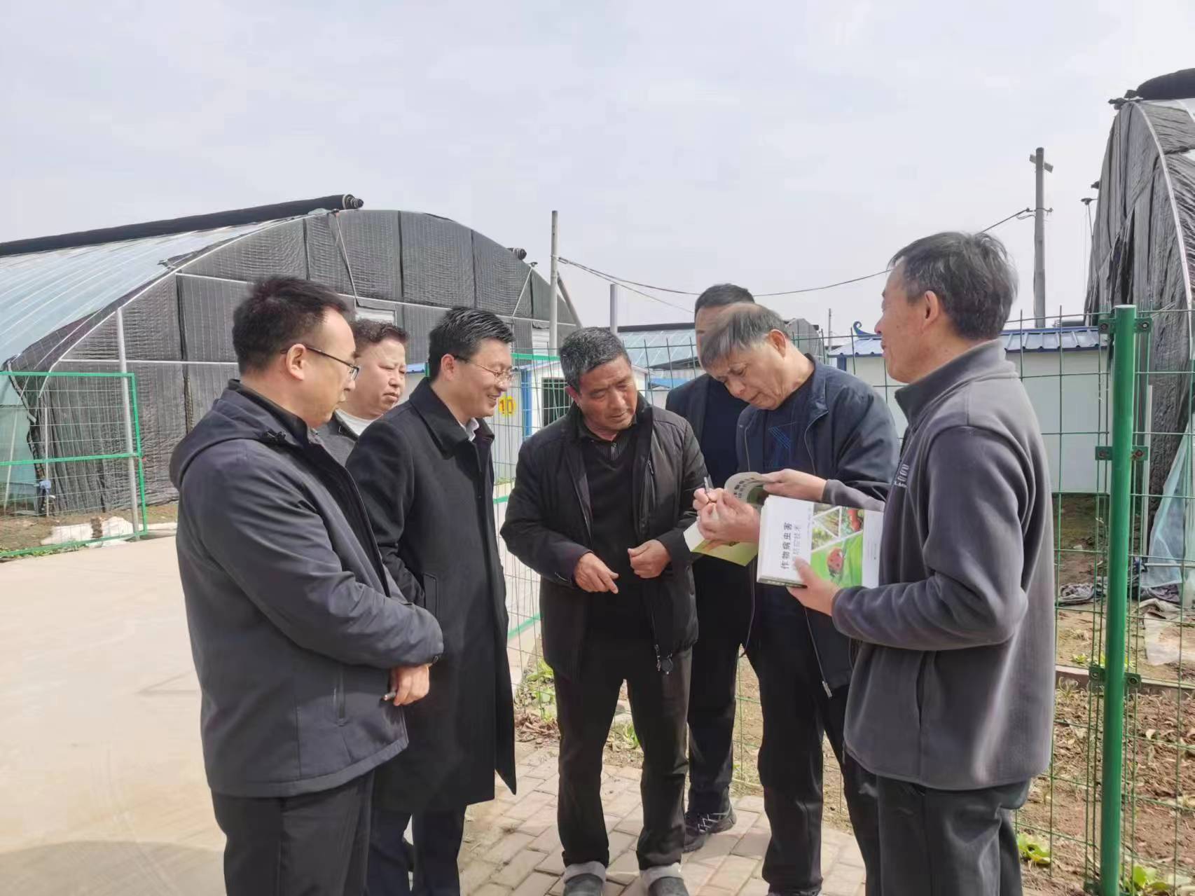 河南农业职业学院原纪委书记,教授孙元峰等一行来到开封市尉氏县永兴