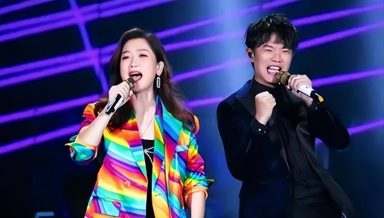 玲花官宣4月20日,凤凰传奇出道20周年巡回演唱会开唱