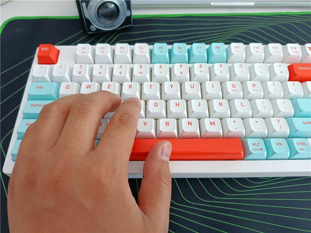 双飞燕飞飞三模无线机械键盘探索高效工作与极致美学