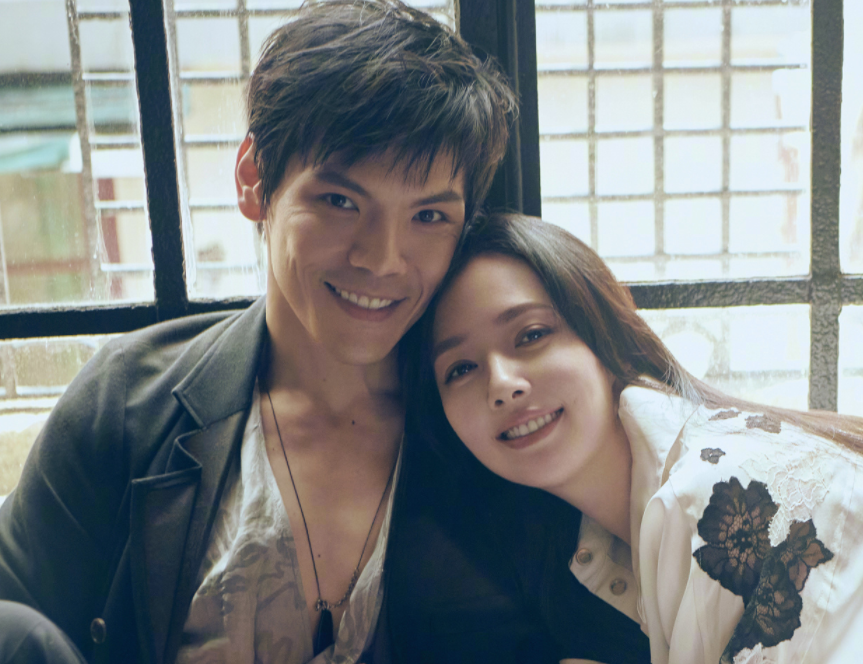 郭女子女儿一周岁,向太晒小奶黄正面照,粉丝却只关注她的脚尖_向佐跟