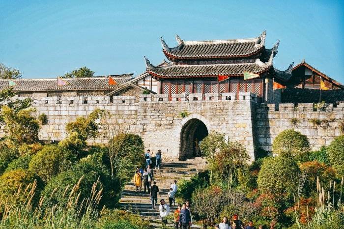 独自去青岩古镇旅游需要多少预算,到青岩古镇跟团四日游要多少钱_贵州