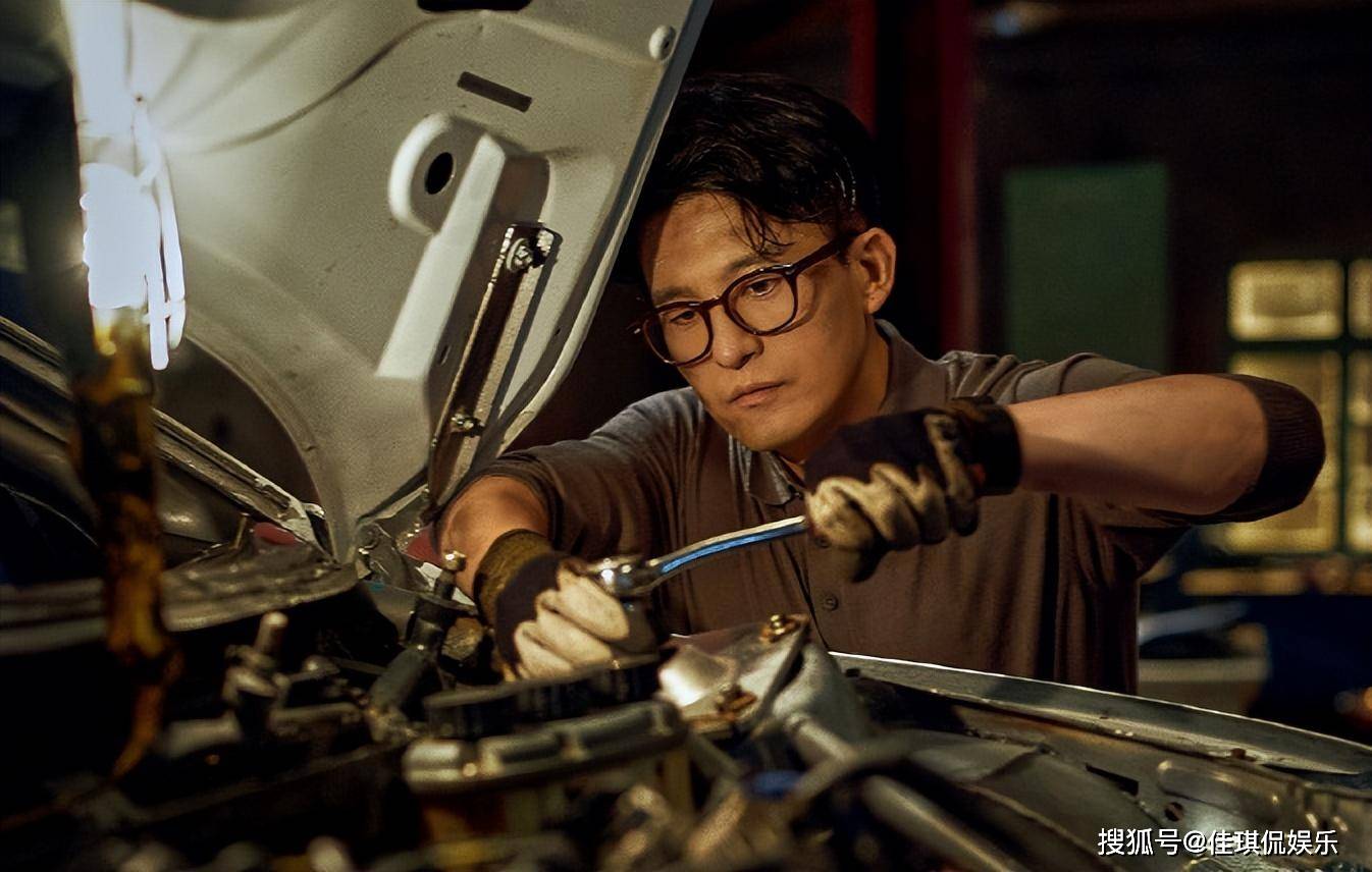 一下子就戳中了韩寒的雷达.尤其他在其中的喜剧人天赋再一次被发掘.