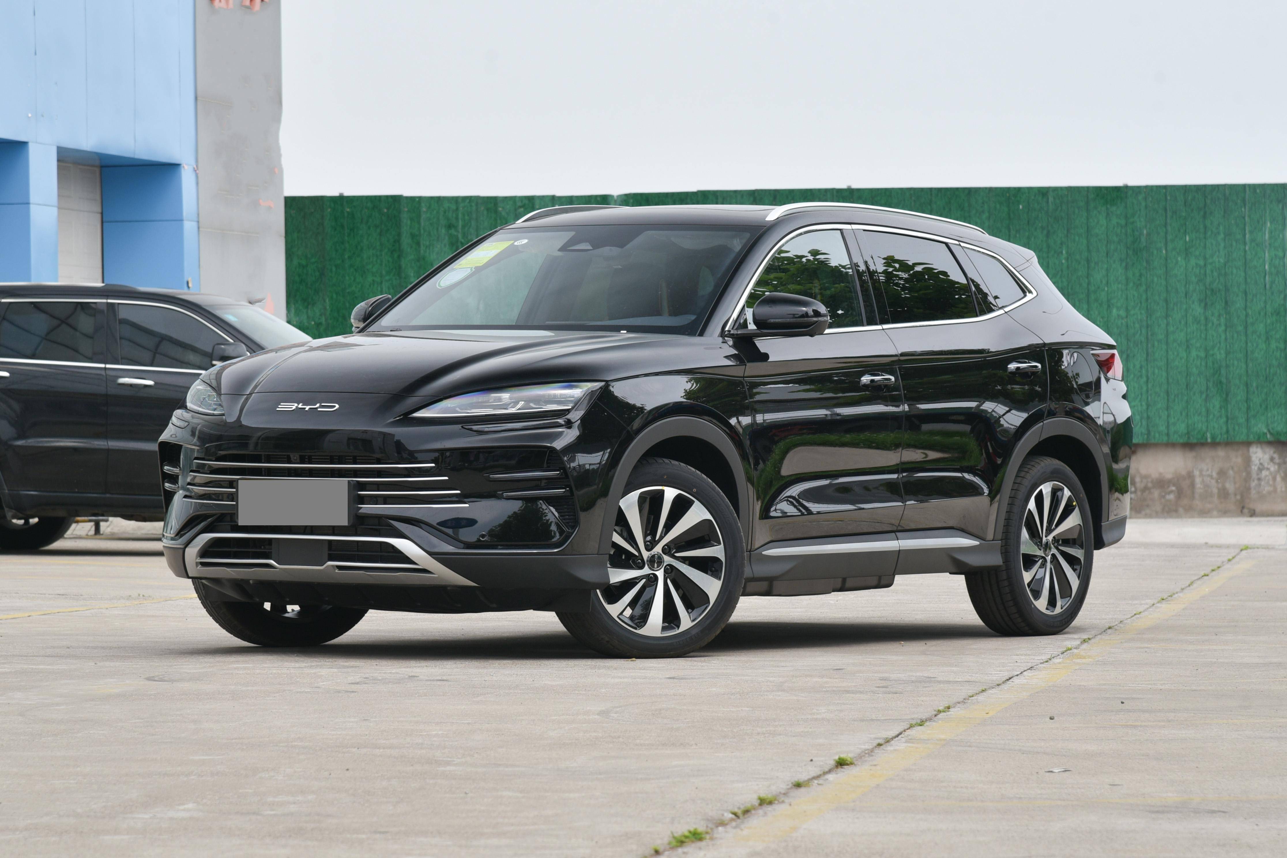 最后,零跑c10虽然定位是中型suv,但它的尺寸与比亚迪宋plus dm-i几乎