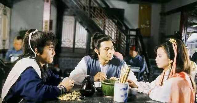 接着曾华倩出演了《黑白僵尸》和《杨家将》和《雪山飞狐》和《新扎