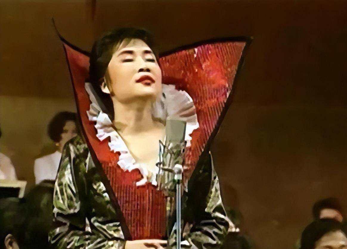 原创歌手李娜不顾亲人流泪劝阻出家消失25年后母亲的坚守让人感动