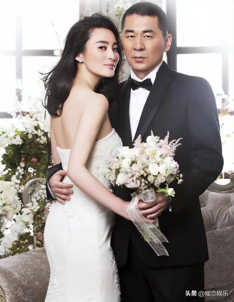 而陈建斌也高调宣布与蒋勤勤确定恋爱联系,随后又步入婚姻的殿堂.