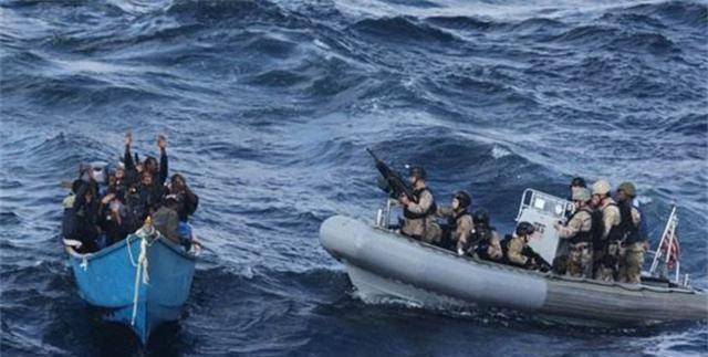 索马里海盗丢尽脸的一次抢劫:挟持货船2年没人来赎,还要养人质_所属