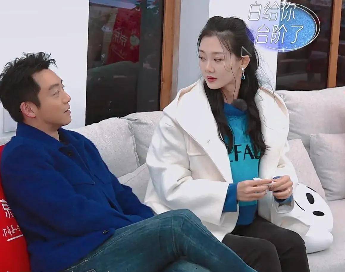 郑恺气哭苗苗,神表情在线哄老婆,标准答案立刻让老婆喜笑颜开_节目